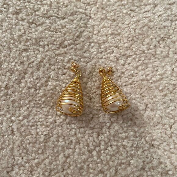 GOLDEN EARRINGS  - Picture 1 of 6